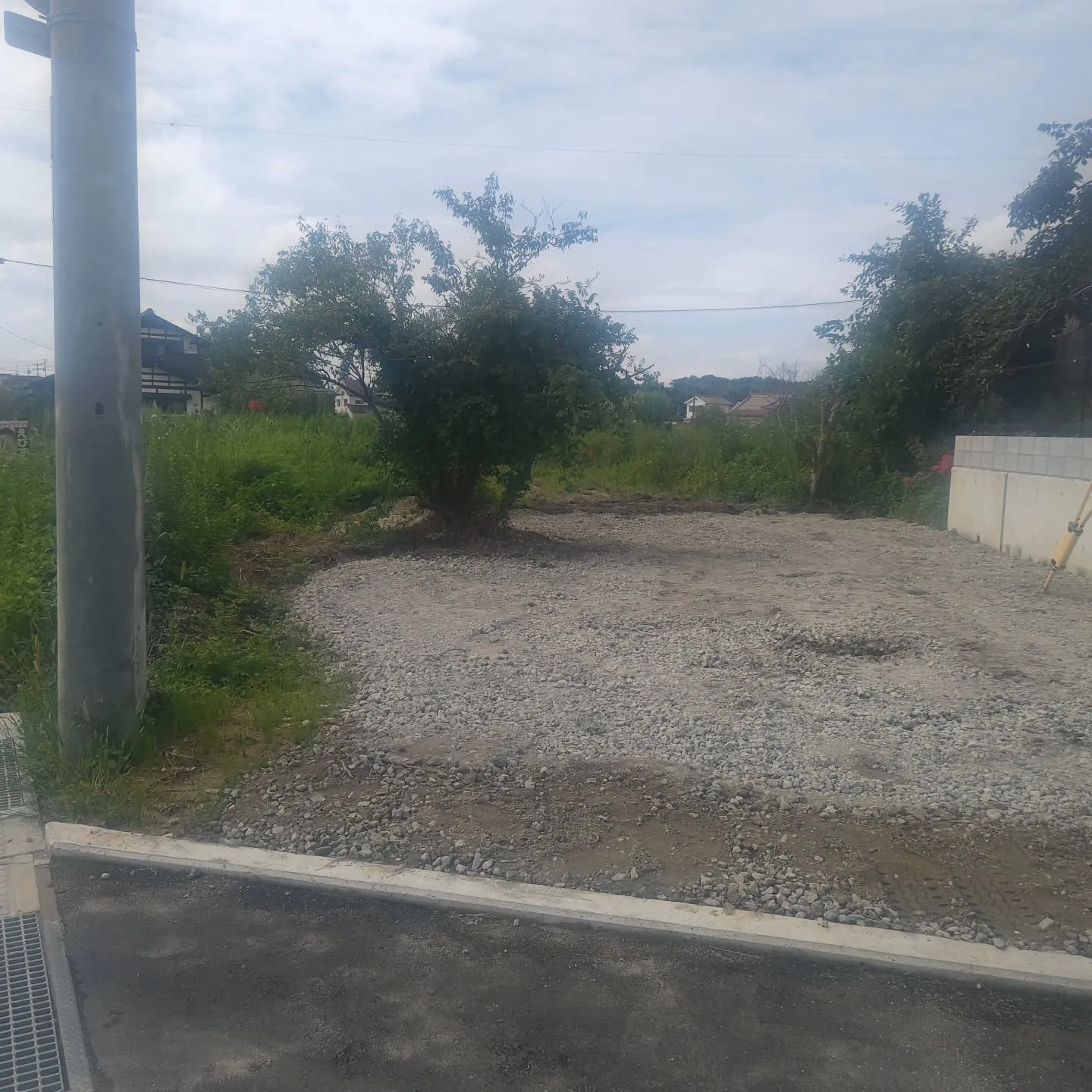 東広島建設株式会社では、砂利駐車場の簡単施工をお求めやすい価...